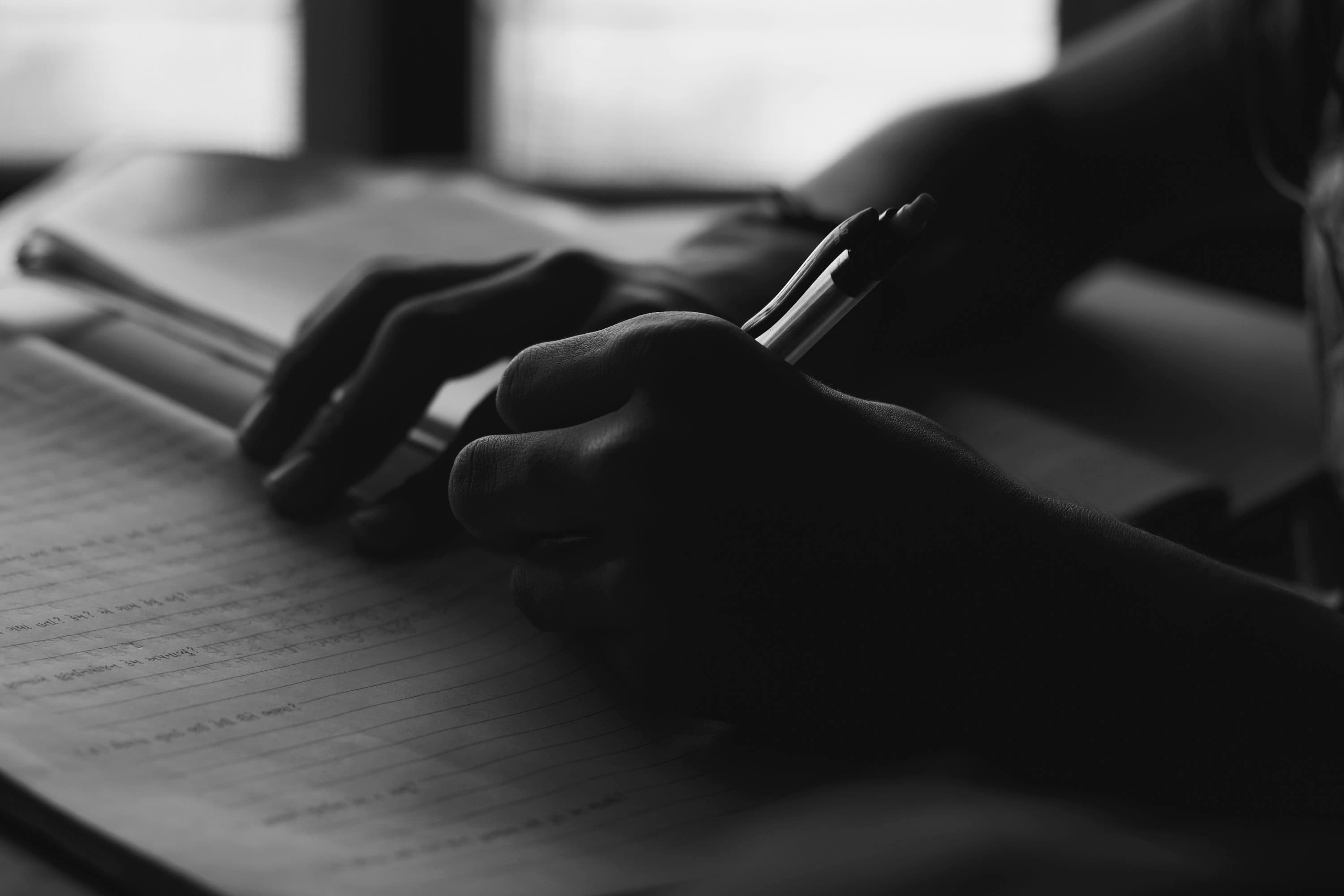 Comment composer une chanson : guide complet pour débutants (2026)